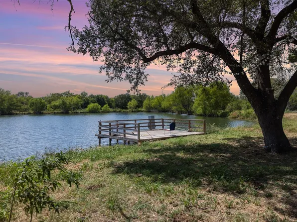 4242 S Fm 1680 Rd, Waelder, TX 78959