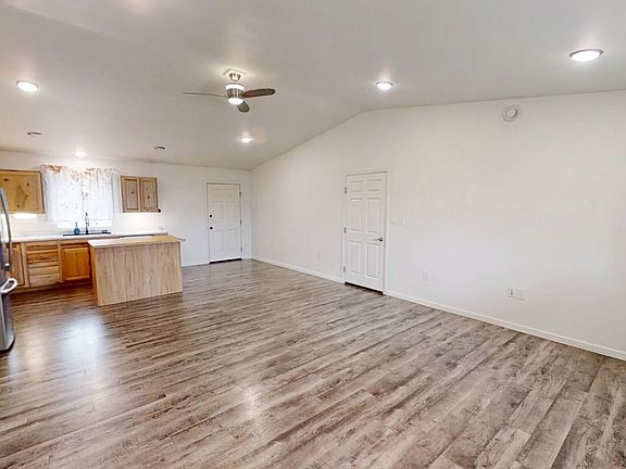 4th image of 2039 Aaron Ave