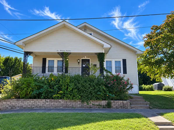 117 W Logan St, Harrisburg, IL 62946