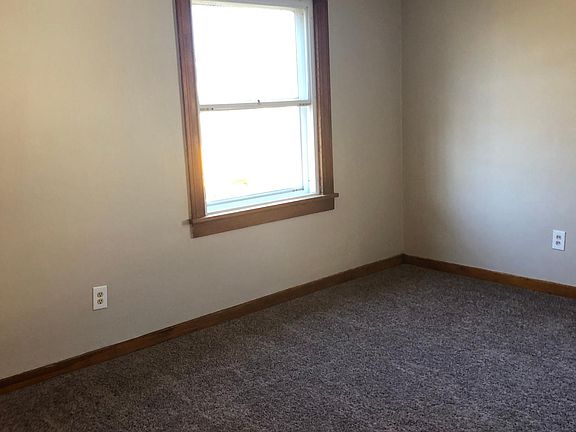 2nd image of 221 W 35th St