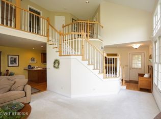 808 King Henry Ln, St Charles, IL