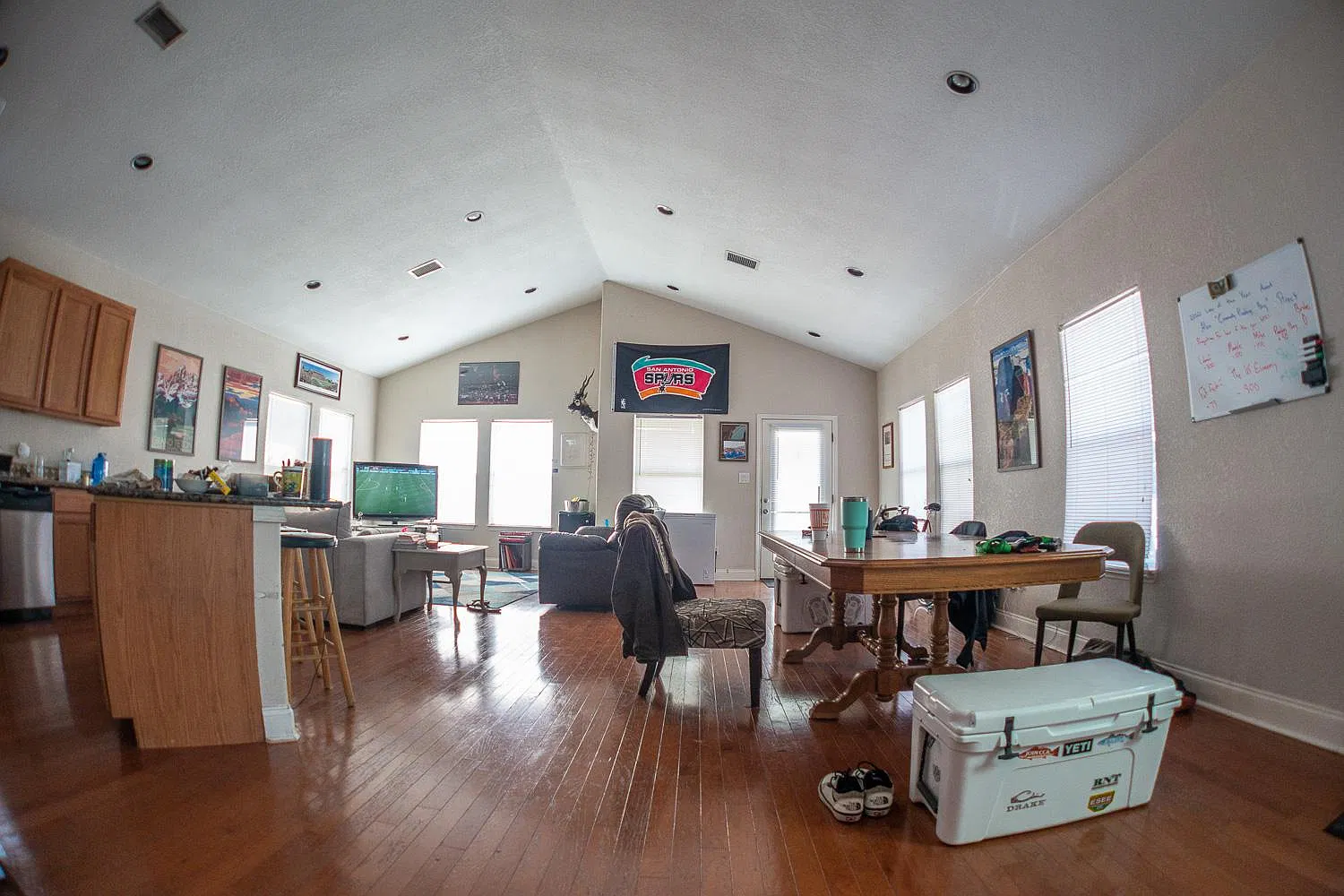 4 bed, 1998 sqft, $4,200 — Photo 3