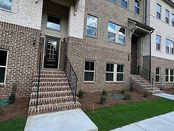 3rd image of 735 Brecklin Ln