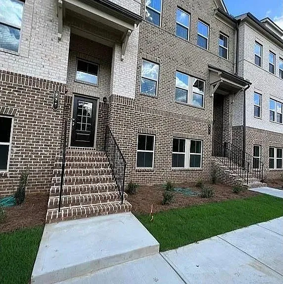 735 Brecklin Ln — Photo 3