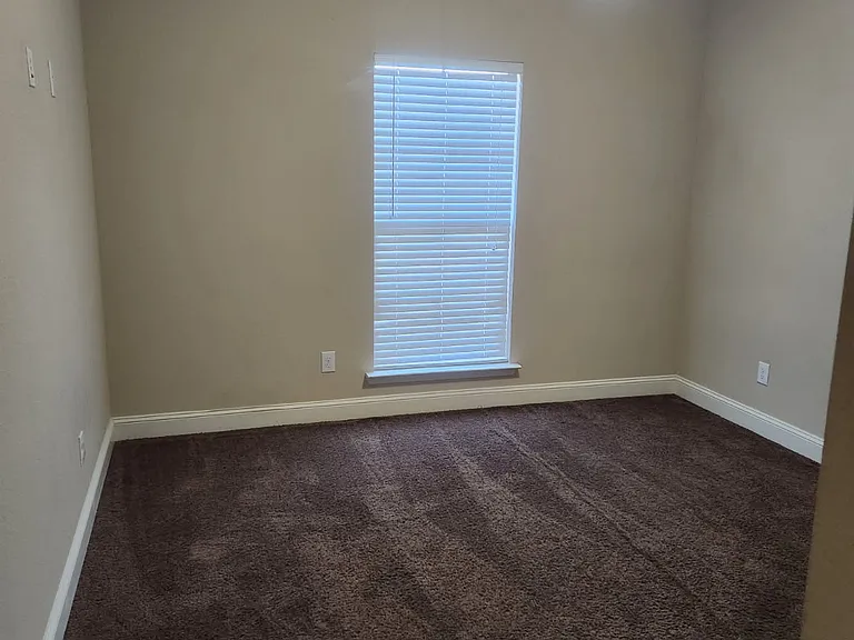 9011 Highland Oaks Ave — Photo 2