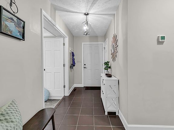 3rd image of 1305 Forest View Rd.