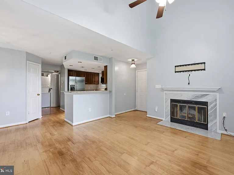 933 Hillside Lake Ter #110 — Photo 5