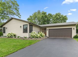 588 Arthur Dr, Cary, IL 60013