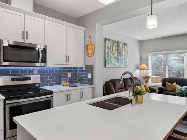 94 S Kingfisher Cres SE, Airdrie, AB T4A 0X6