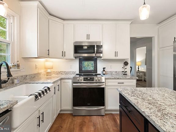 3rd image of 24 Knightsbridge Way