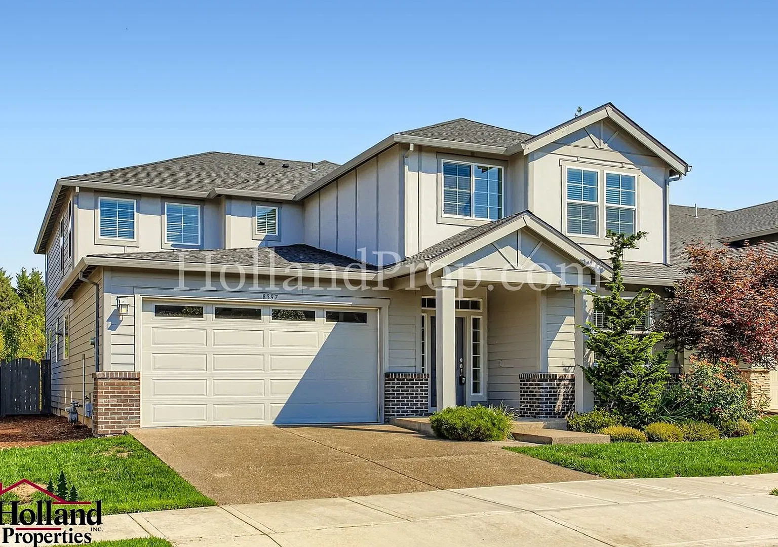 Spacious 5-Bedroom Hillsboro Home with A/C, Screened Porch & Green-Space Views — Photo 2