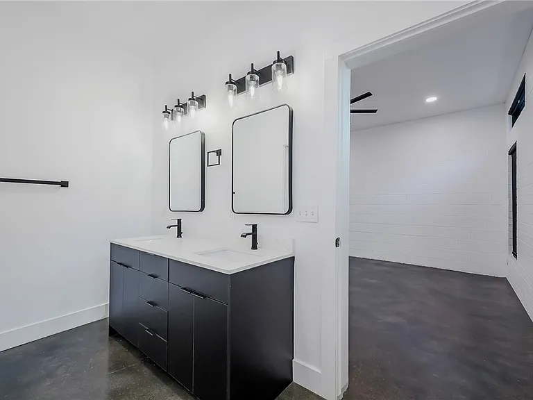626 Glazebrook St #B — Photo 12