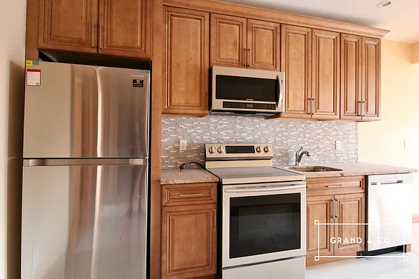 Rented by Grand & Co. | media 24