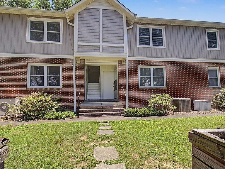 35 Hamburg Dr — Photo 6