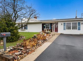 52 Post Ln, Levittown, PA 19054