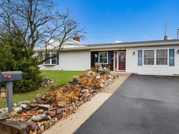 52 Post Ln, Levittown, PA 19054