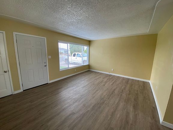 3rd image of 535 S San Jacinto Dr
