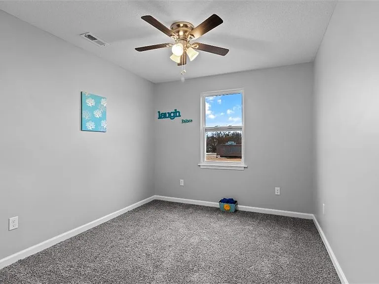 1118 Splitlog Ave — Photo 8
