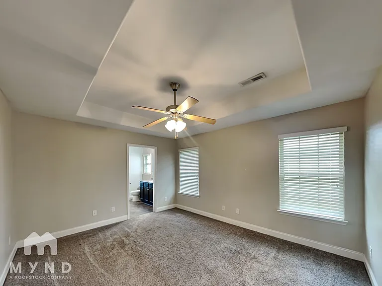 566 Waterford Ln — Photo 7