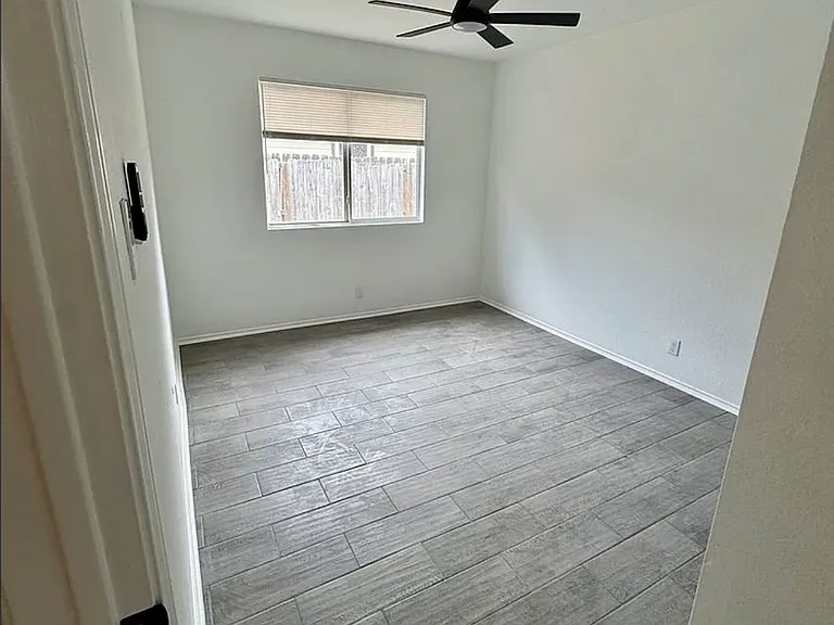 14400 Sandifer St — Photo 17