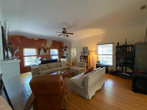 4th image of 466 W 10th St