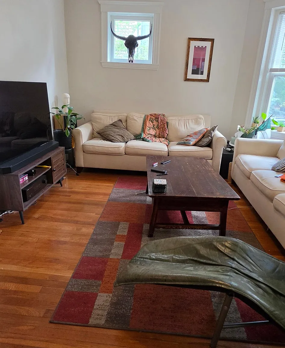 3 bed, 1.0 bath, 1300 sqft, $3,600 — Photo 2