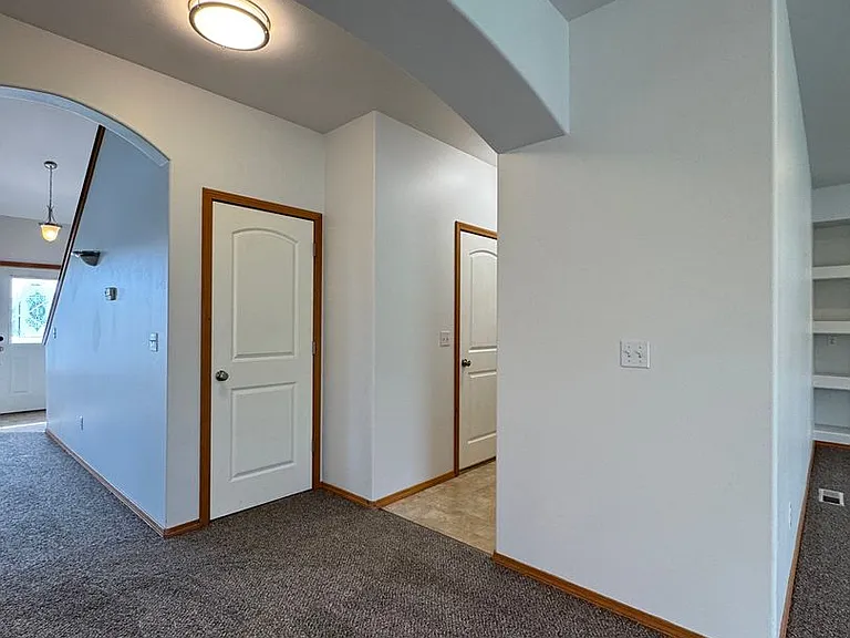 2210 N Clearview Dr — Photo 18