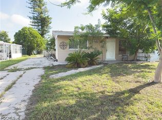 1119 Vineyard Pl, Lehigh Acres, FL 33936