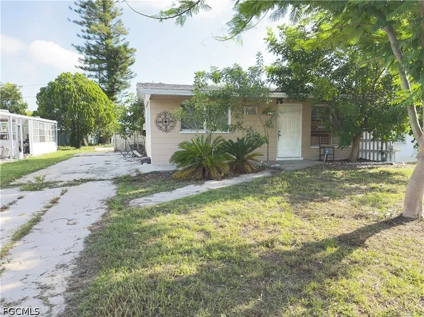1119 Vineyard Pl, Lehigh Acres, FL 33936
