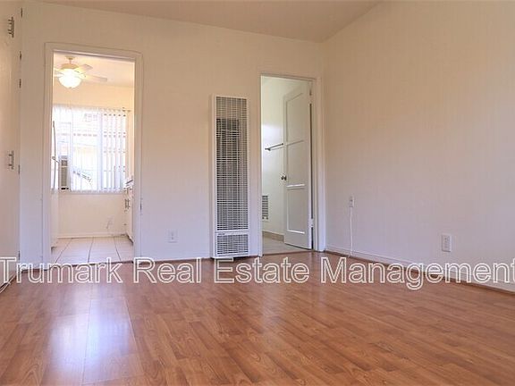 5th image of 623 W Stocker St #C