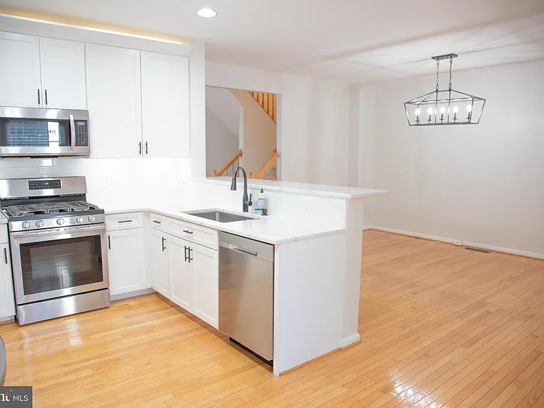 3347 Wilton Crest Ct — Photo 5