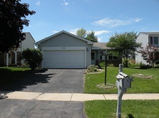 550 Dover Dr, Roselle, IL 60172