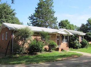 546 Crescent Ave, Woodruff, SC 29388