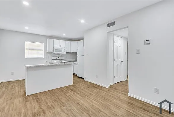 901 Bessie St #205 — Photo 23
