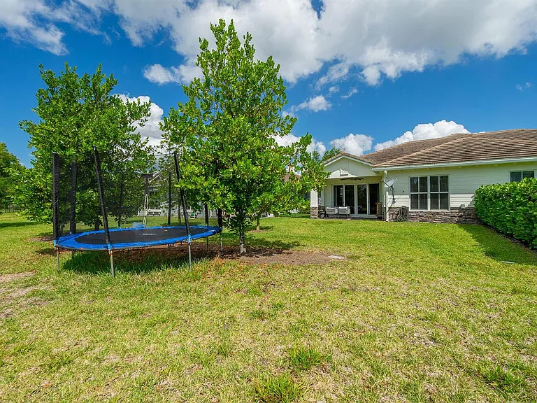 19546 Weathervane Way — Photo 36