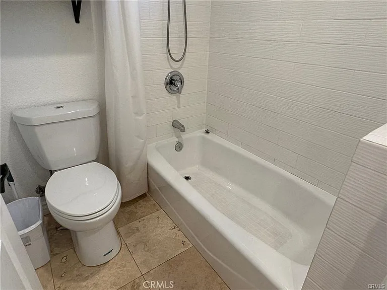 22867 Cove View St #B — Photo 31