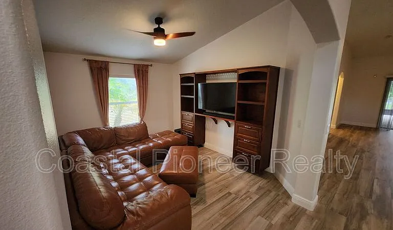 11404 Holmbridge Ln — Photo 16