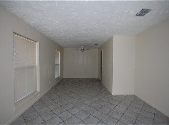 3rd image of 319 Coventry Ln