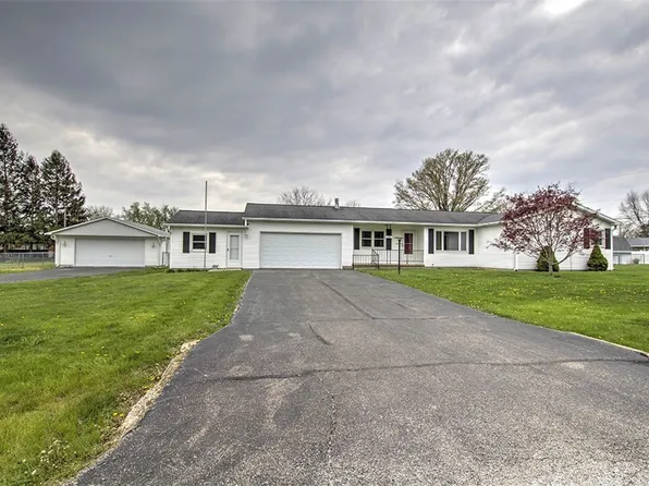 425 Maddox Dr, Mt Zion, IL 62549