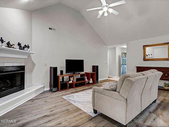 4th image of 104 Alexandria Court