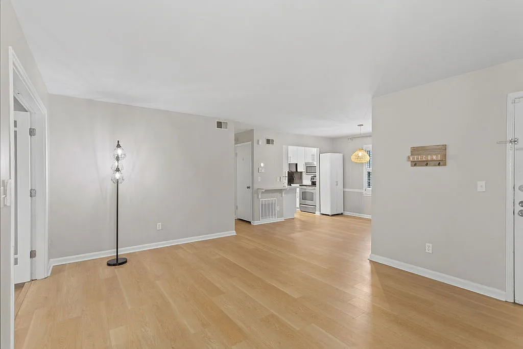 1 bed, 918 sqft, $1,850 — Photo 3