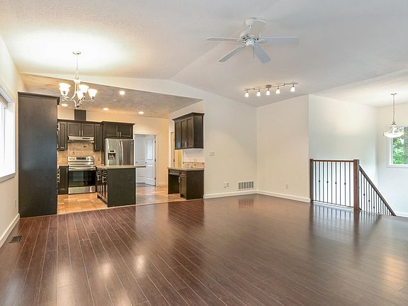 4th image of 34028 Walnut Ave