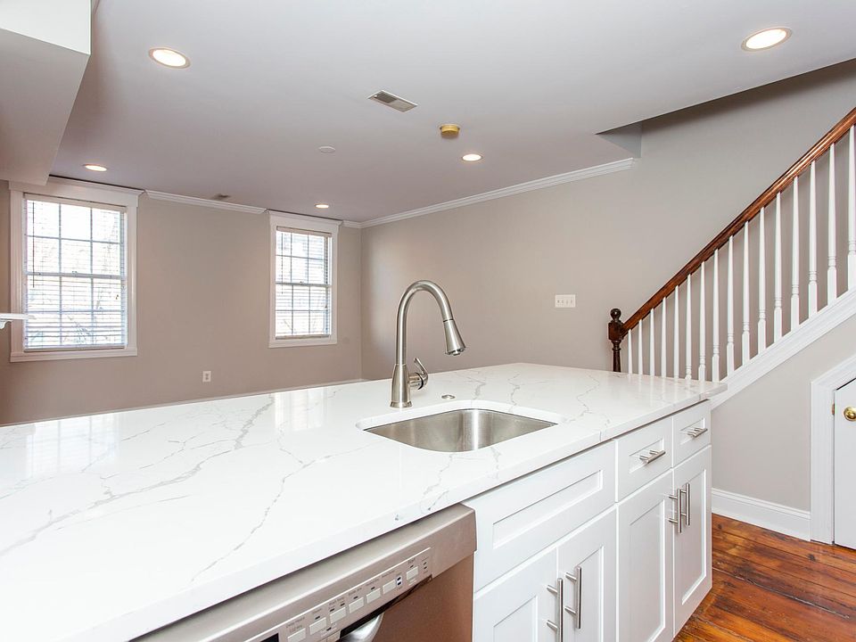 New Kitchen with quartz counter tops