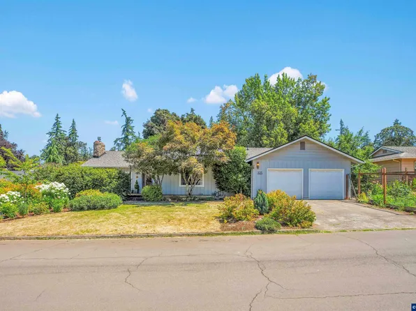 325 Ash St, Silverton, OR 97381