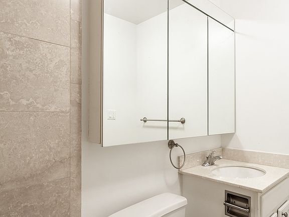5th image of 201 E 87th St APT 25H