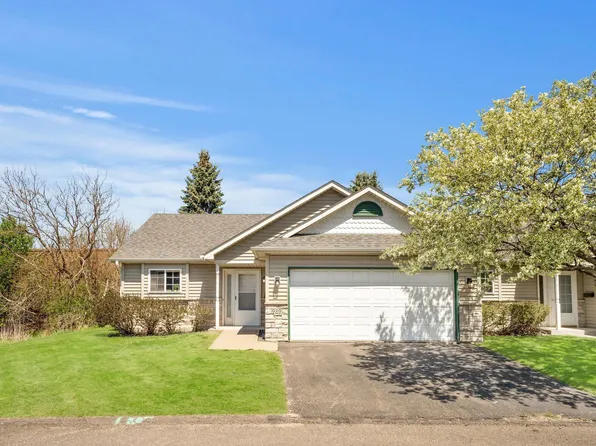 989 County Road D E, Vadnais Heights, MN 55109