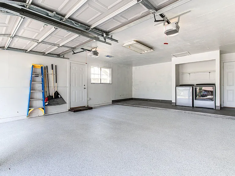6607 Capriola Dr — Photo 25