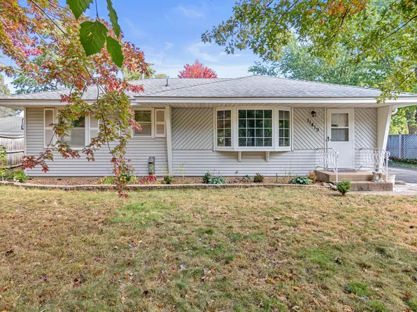 11419 Xavis St NW, Coon Rapids, MN 55433