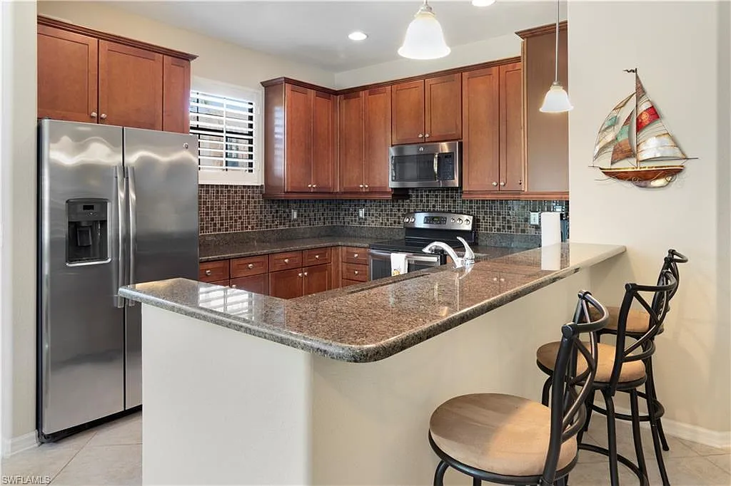 2 bed, 2.0 bath, 1225 sqft, $7,000 — Photo 4