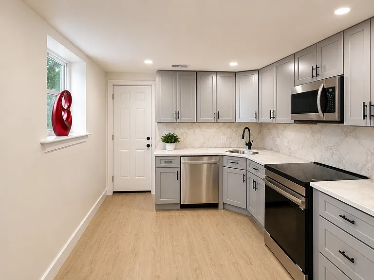 3225 Chestnut St NE #B — Photo 6